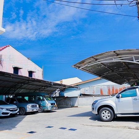 Calivefornia 2016 Hotel Chiang Rai Buitenkant foto