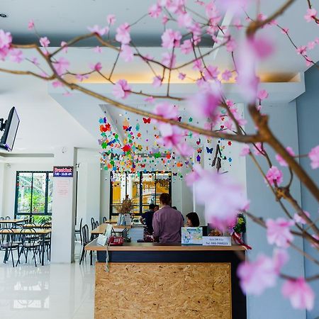 Calivefornia 2016 Hotel Chiang Rai Buitenkant foto