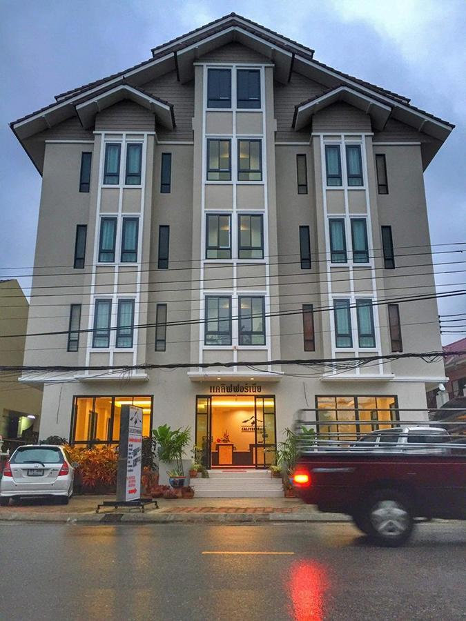 Calivefornia 2016 Hotel Chiang Rai Buitenkant foto