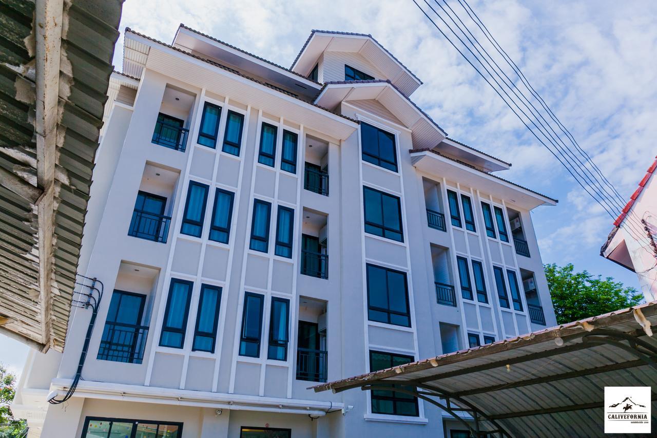Calivefornia 2016 Hotel Chiang Rai Buitenkant foto