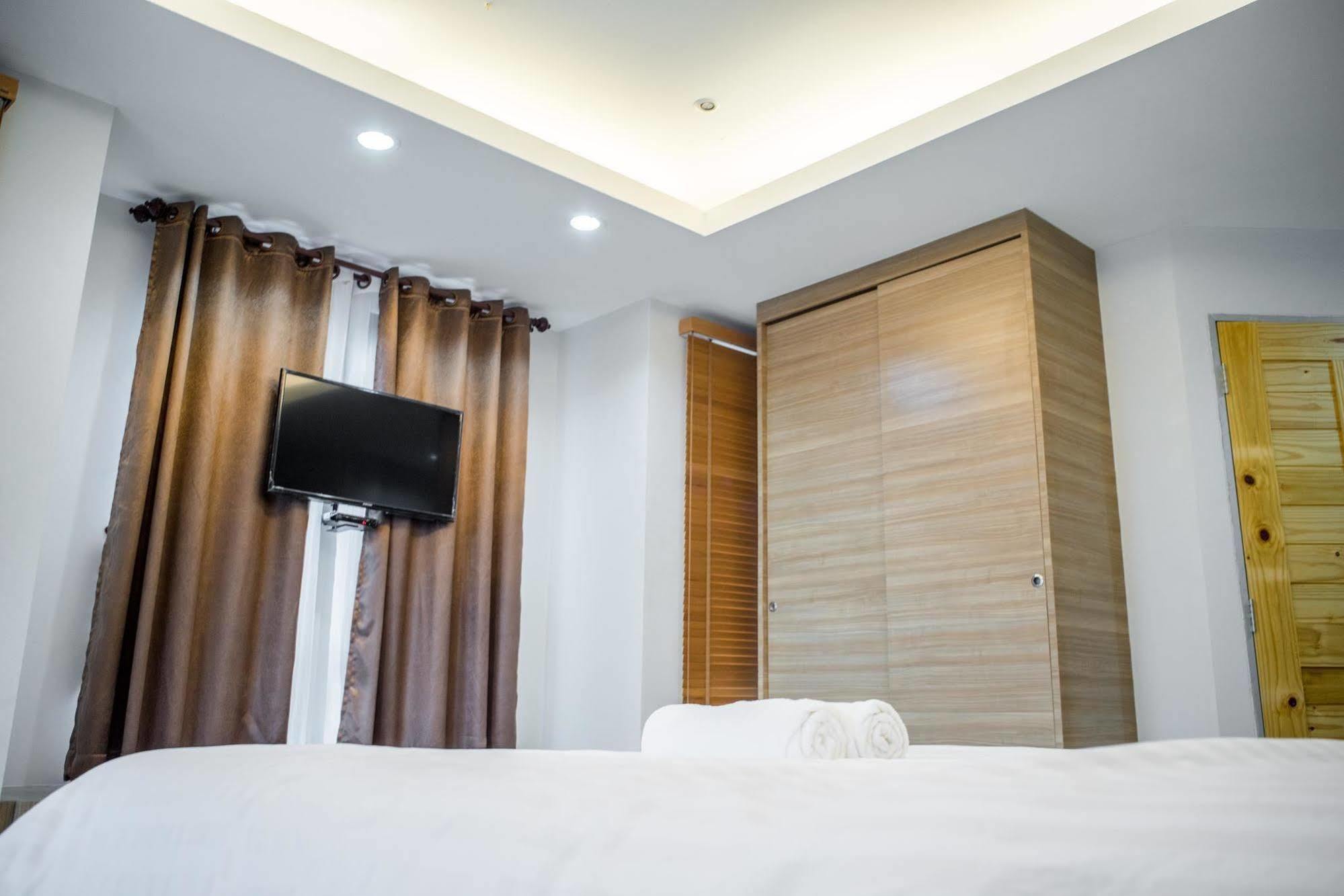 Calivefornia 2016 Hotel Chiang Rai Buitenkant foto