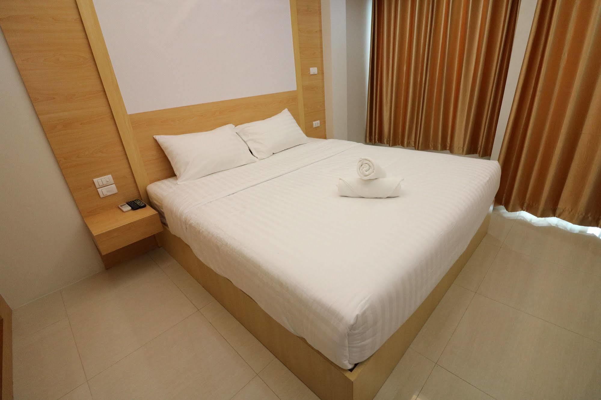 Calivefornia 2016 Hotel Chiang Rai Buitenkant foto