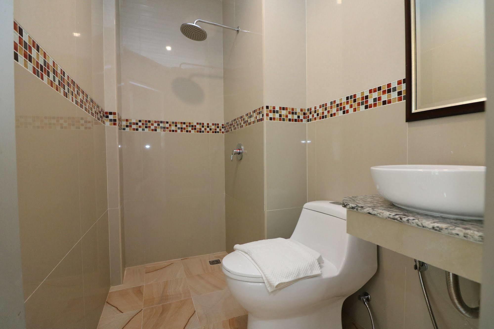 Calivefornia 2016 Hotel Chiang Rai Buitenkant foto