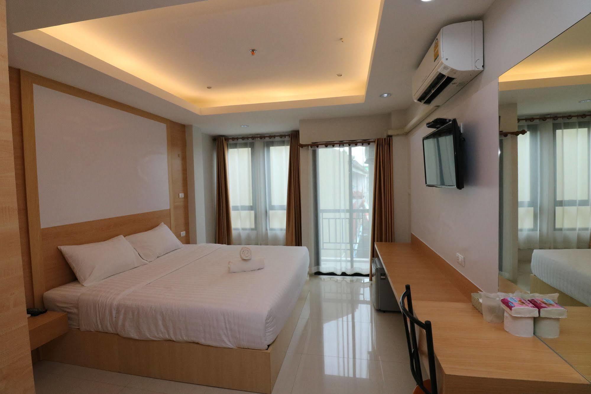 Calivefornia 2016 Hotel Chiang Rai Buitenkant foto