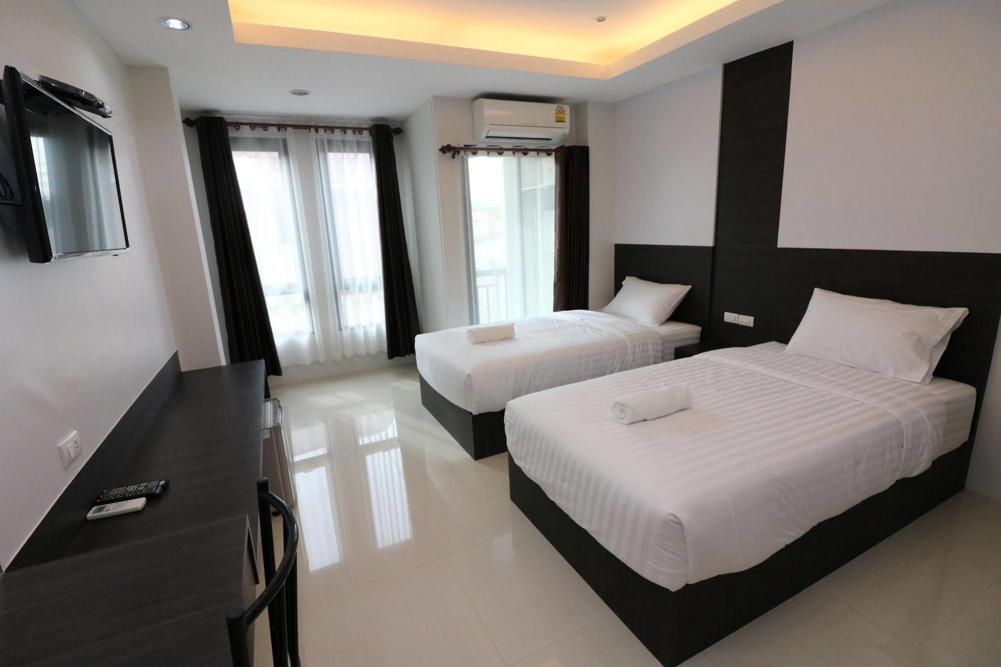Calivefornia 2016 Hotel Chiang Rai Buitenkant foto