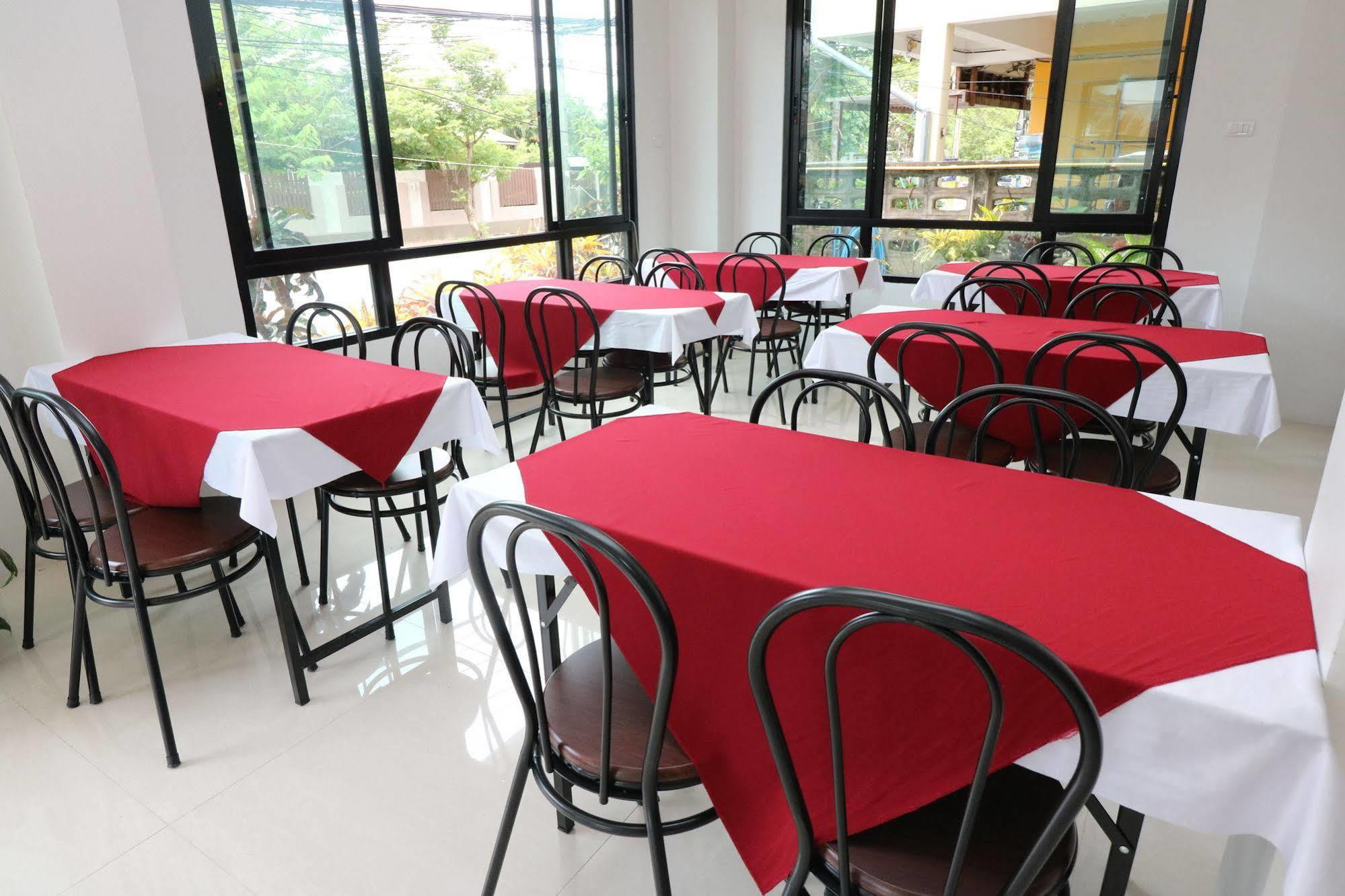 Calivefornia 2016 Hotel Chiang Rai Buitenkant foto
