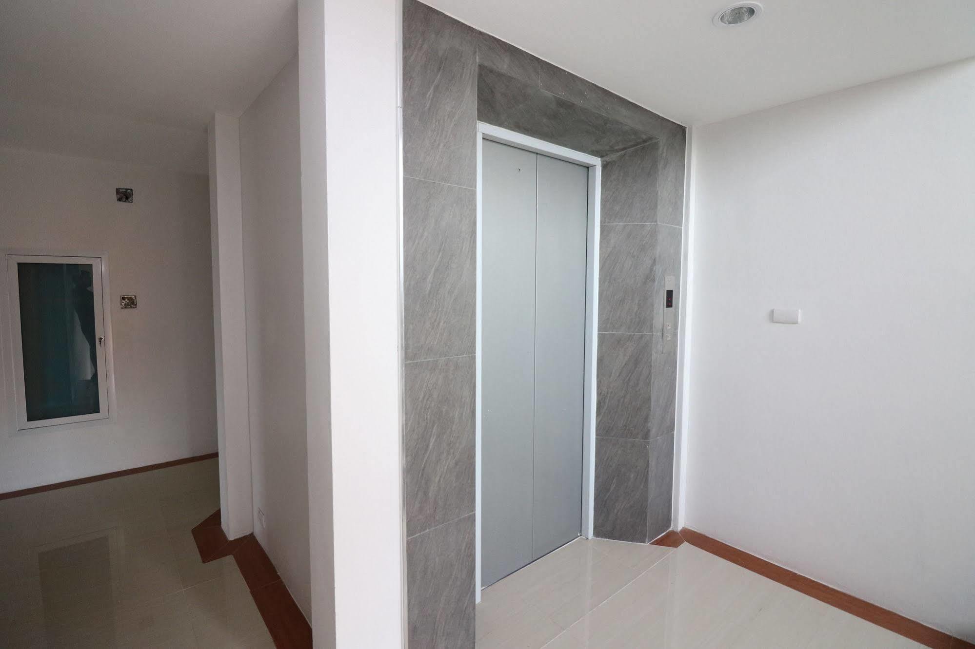 Calivefornia 2016 Hotel Chiang Rai Buitenkant foto